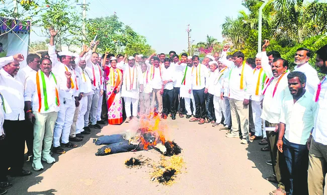 పేదలకు ‘ఉపాధి’ని దూరం చేసే కుట్ర