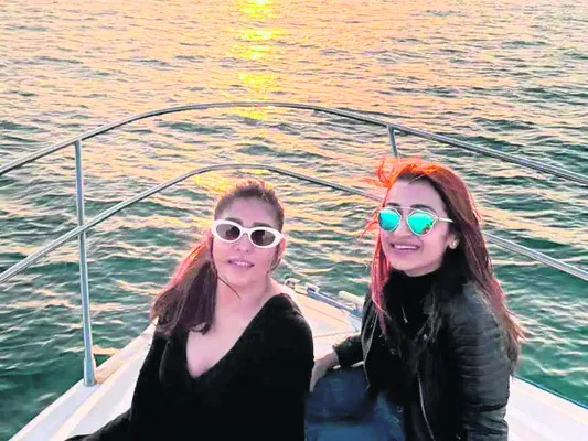 పార్టీ మూడ్‌లో..