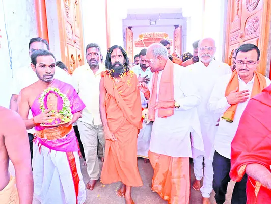 ఆధ్యాత్మిక భావన కలిగి ఉండాలి 