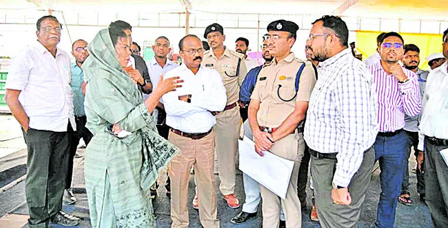 గణతంత్ర వేడుకల ఏర్పాట్లు పరిశీలన 