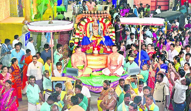 శేష వాహన గోవిందా... శ్రీ సూర్య దేవ గోవిందా! 