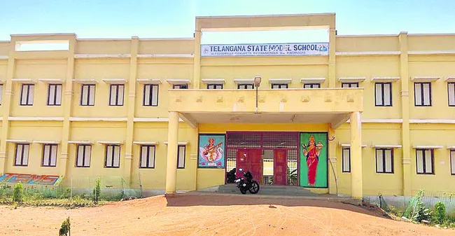  మోడల్‌ స్కూల్‌ పిలుస్తోంది