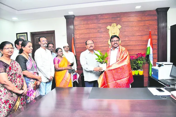 కలెక్టర్‌కు ప్రత్యేక అవార్డు