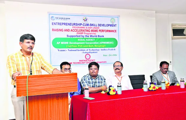 నైపుణ్యంతో సాంకేతిక పరిజ్ఞానాన్ని జోడించాలి 
