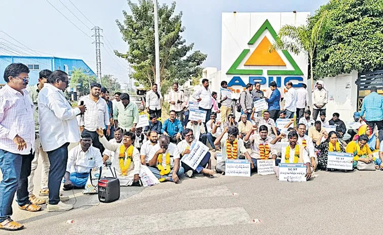 SC and ST industrialists Dharna in front of APIIC office in Mangalagiri