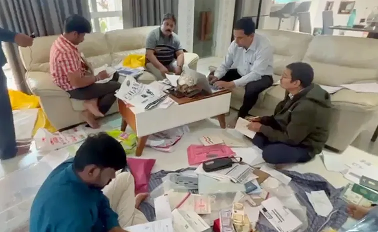 Acb Searches At Warangal Deputy Collector Venkat Reddy House