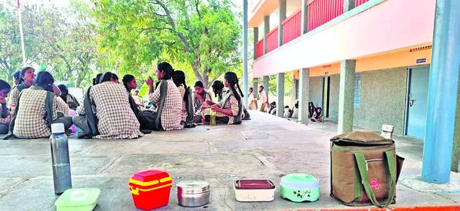 మధ్యాహ్న భోజనం అధ్వానం 