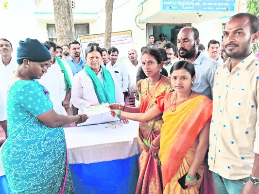 గ్రామాల అభివృద్ధికి కృషి చేయాలి