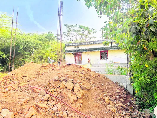 నత్తనడకన ..