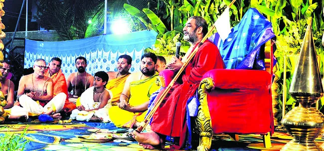 ఆధ్యాత్మిక, సమాజ సేవ రెండూ భగవత్‌ ఆరాధనే..