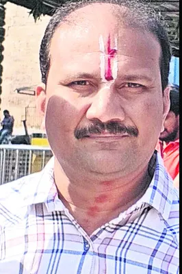 గూడ్స్‌ రైలు ఢీకొని విలేకరి దుర్మరణం