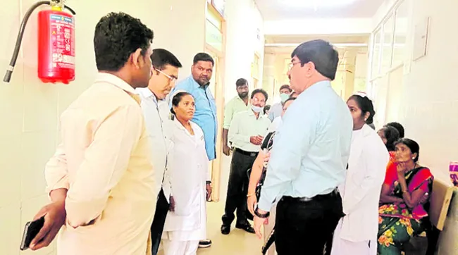 విధులకు రాకున్నా హాజరా?