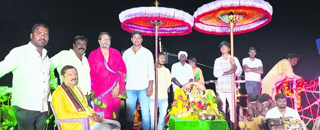 హంస వాహనంపై నారసింహుడు 
