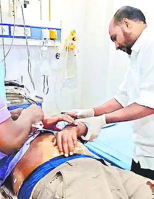 వైఎస్సార్‌ సీపీ నాయకులే టార్గెట్‌ 
