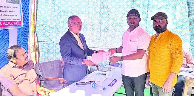 విద్యుత్‌ సమస్యలను అధికారుల దృష్టికి తేవాలి