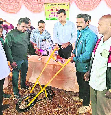 గిరిజన రైతులు ఆర్థికాభివృద్ధి సాధించాలి