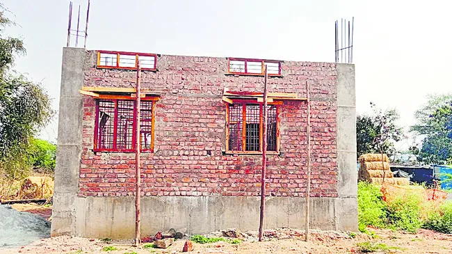 ఇందిరమ్మ ఇళ్లకు తిరకాసు