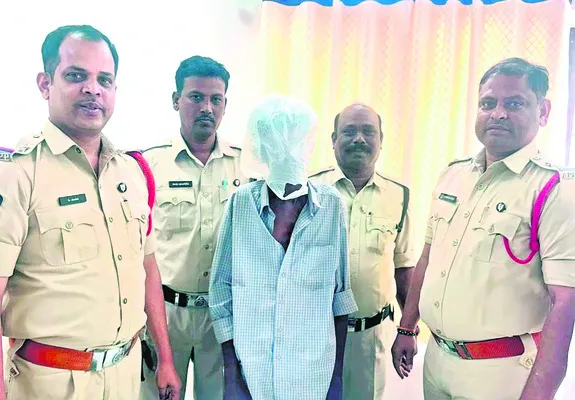 రోడ్డు ప్రమాదంలో  ఉపాధి హామీ టీఏ మృతి 