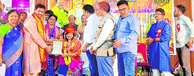 వేడుకగా శ్రీశ్రీ కళావేదిక సాహిత్య పురస్కారాలు 