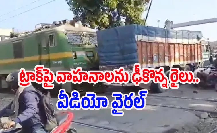 Gonda–Asansol Express crashes truck at crossing in Deoghar