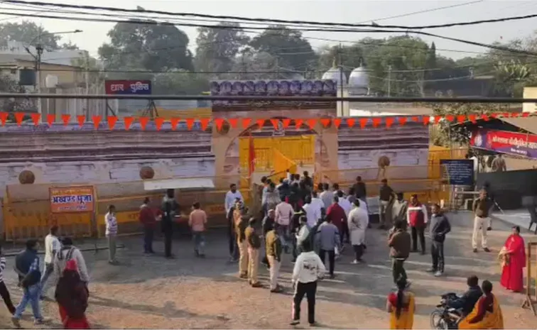 Supreme Court Allows Hindu, Muslim Friday Prayers