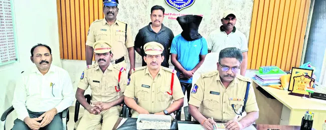 అంతర్రాష్ట్ర దొంగల ముఠా సభ్యుడి అరెస్టు 