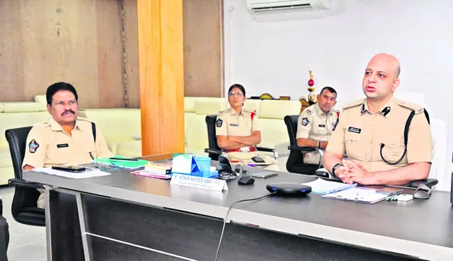 పెండింగ్‌ కేసులు పరిష్కరించాలి 