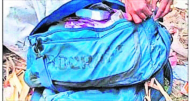 చెత్తకుప్పలో నగదు 