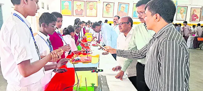 నవోదయలో రోబోటిక్‌ ఎక్స్‌పో 