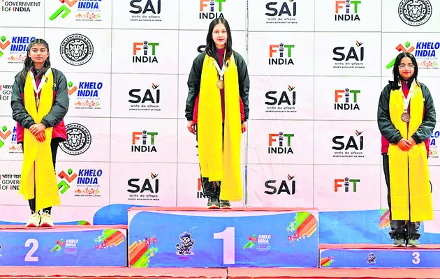 పారిశ్రామికంగా అభివృద్ధి చెందాలి 