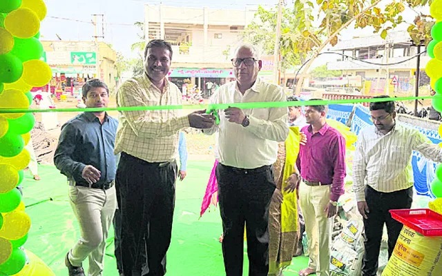 కిసాన్‌ ధన్‌ సెంటర్‌లో నాణ్యమైన ఎరువులు