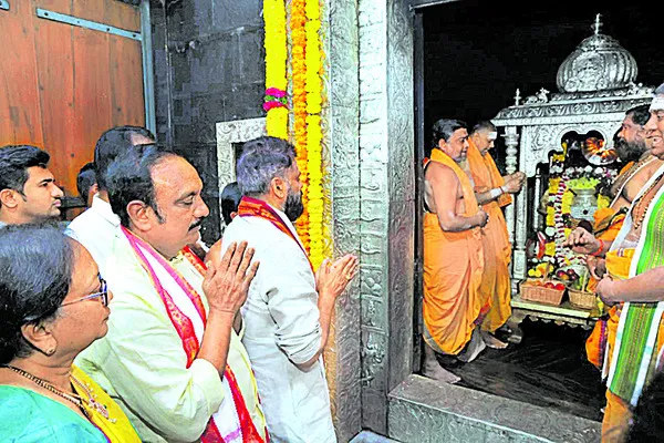 భక్తుల డిమాండ్లపై స్పందన శూన్యం 