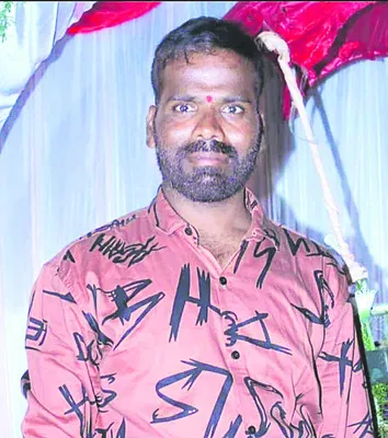 ఉరేసుకొని వ్యక్తి బలవన్మరణం 