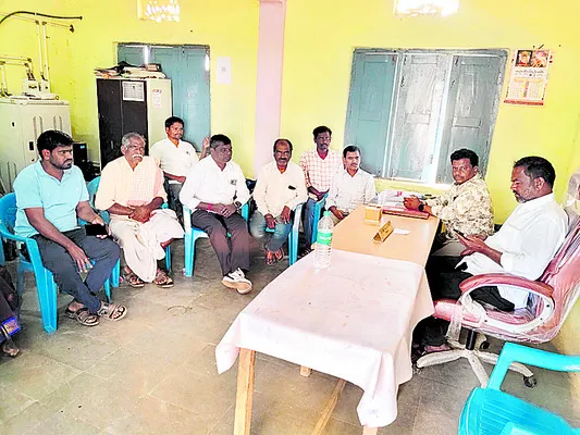 టీచర్ల కొరత ఉంటే చెప్పరా? 