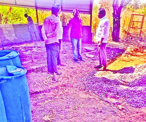 అక్రమాలకు ఆద్యులు.. విచారణలో పూజ్యులు 