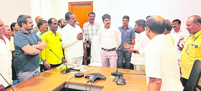 ఎకరాకు రూ.30 లక్షల పరిహారం 