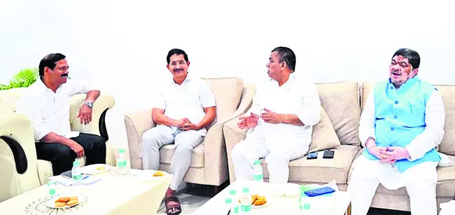 మున్సిపాలిటీల్లో విజయమే లక్ష్యంగా పనిచేయాలి