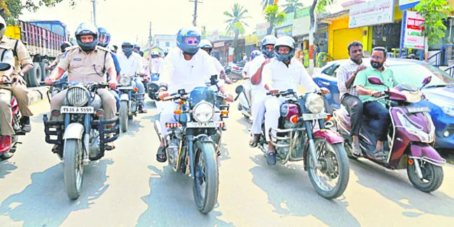 ట్రాఫిక్‌ రూల్స్‌ విధిగా పాటించాలి