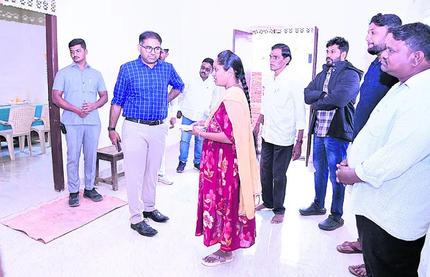 సోలార్‌ ప్రాజెక్టు పనుల్లో వేగం పెంచండి