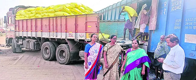 జిల్లాకు 10,444 మెట్రిక్‌ టన్నుల యూరియా 
