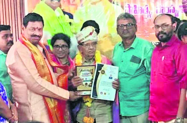 కవి ప్రసాద్‌కు జాతీయ పురస్కారం 