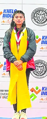 ఐస్‌ స్కేటింగ్‌లో రజతం 