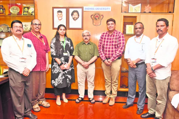 గణతంత్ర వేడుకలకు ఇద్దరు ఎన్‌ఎస్‌ఎస్‌ వలంటీర్లు 