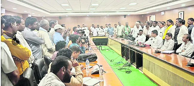 కార్యకర్తలు ఫుల్‌.. సమీక్ష నిల్‌ 