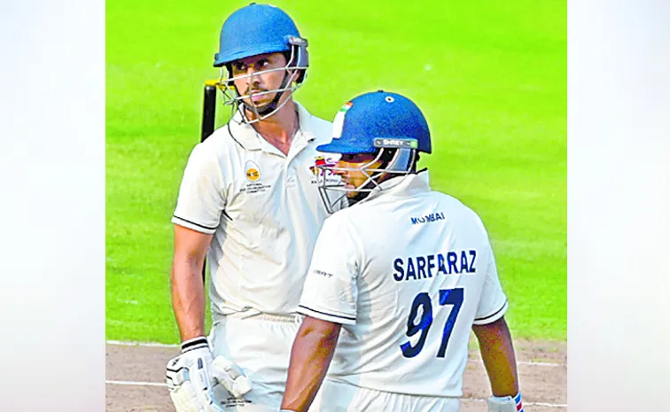 Mumbai is on course for a huge score in the match against Hyderabad