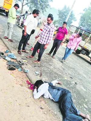 బస్సు ఢీకొని భర్త మృతి, భార్యకు గాయాలు 