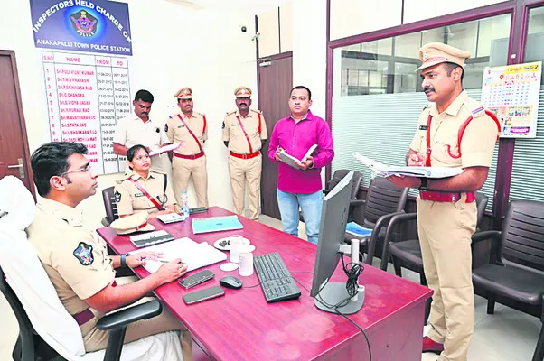 శాంతిభద్రతల పరిరక్షణలో అప్రమత్తంగా ఉండాలి 