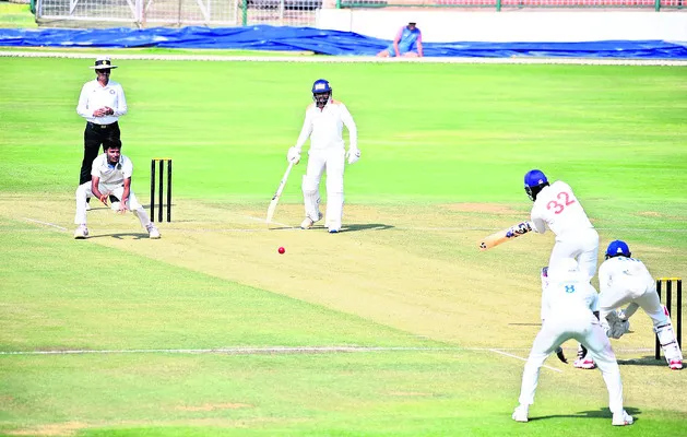 ఆంధ్ర తడబాటు.. ఆధిక్యంలో విదర్భ