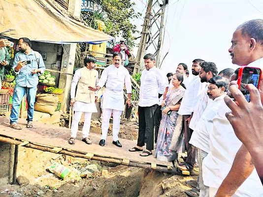 వైఎస్సార్‌ విగ్రహం కూల్చడం దుర్మార్గపు చర్య