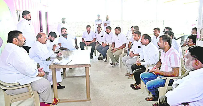 ఓంకారేశ్వరాలయ భూములను తీసుకోవద్దు 